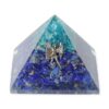 Blå orgonitpyramide med Ærkeenglen Michael, lapis lazuli og akvamarin. Ca. 7 cm