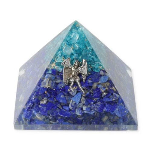 Blå orgonitpyramide med Ærkeenglen Michael, lapis lazuli og akvamarin. Ca. 7 cm